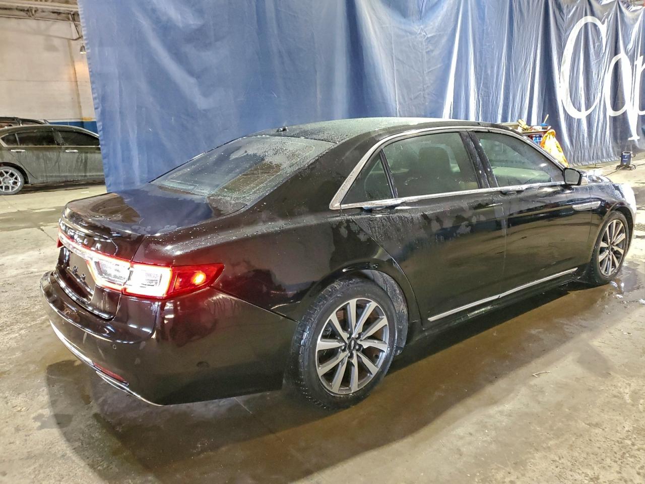 Lincoln Continental Image 12
