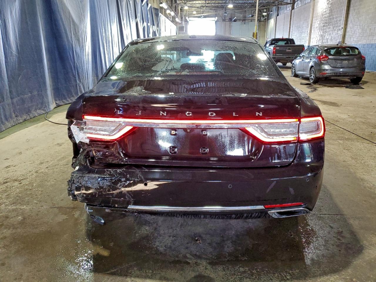 Lincoln Continental Image 6