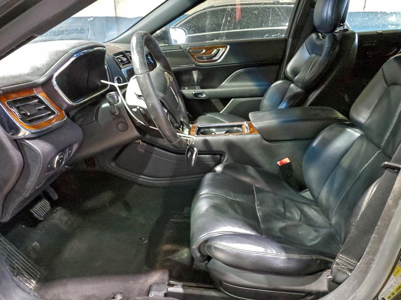 Lincoln Continental Image 7