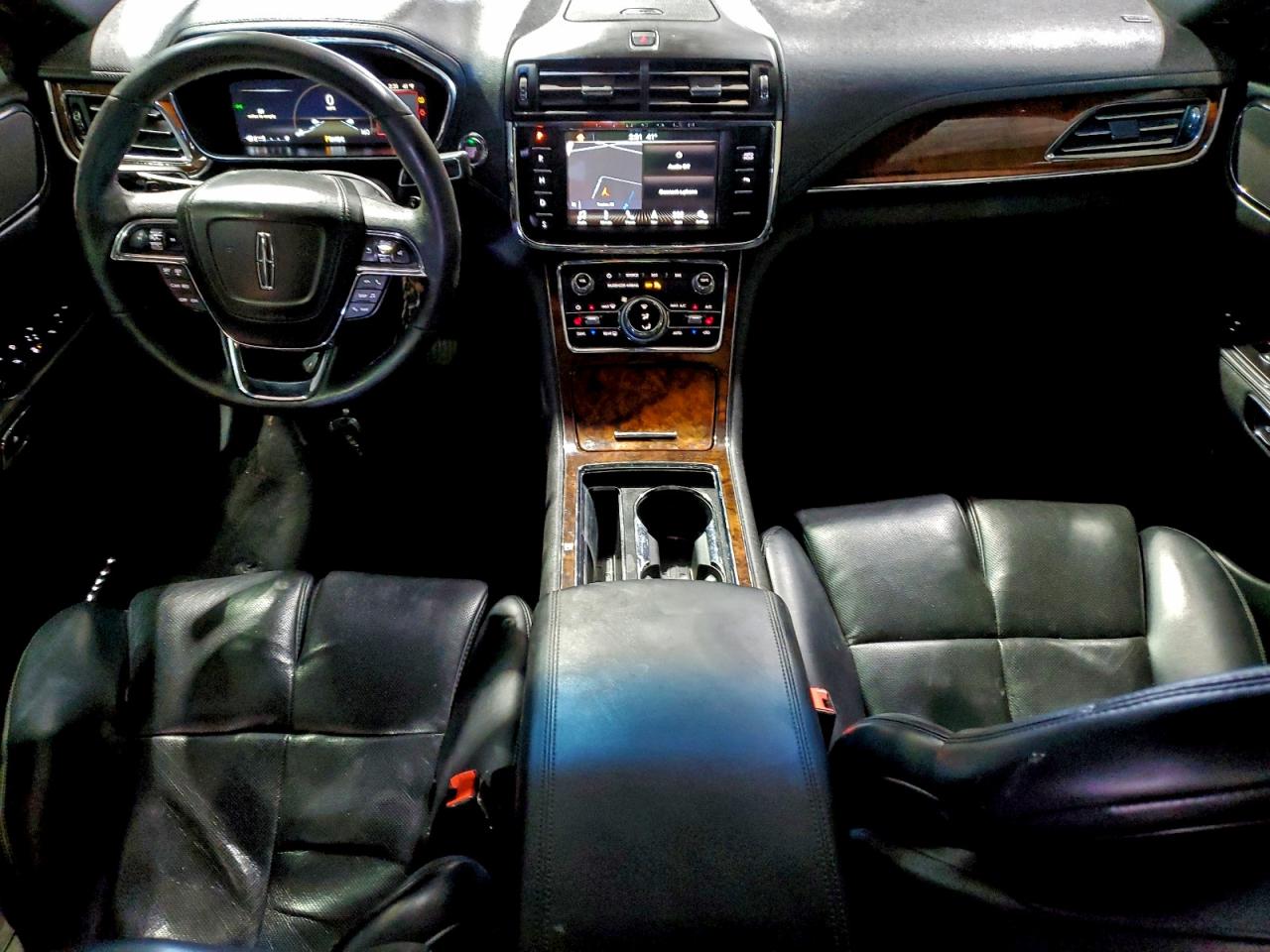 Lincoln Continental Image 4