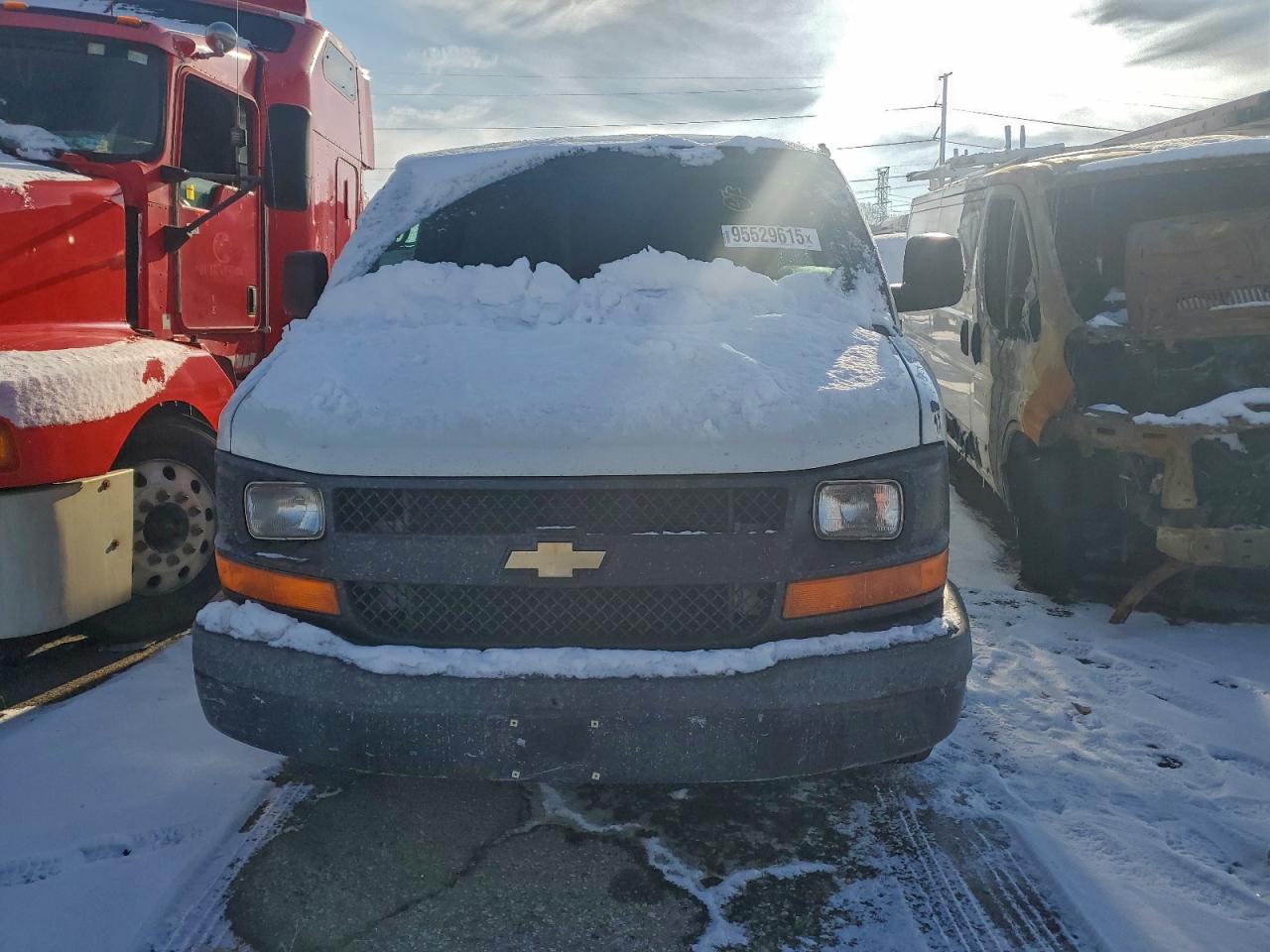 Chevrolet Express Image 13