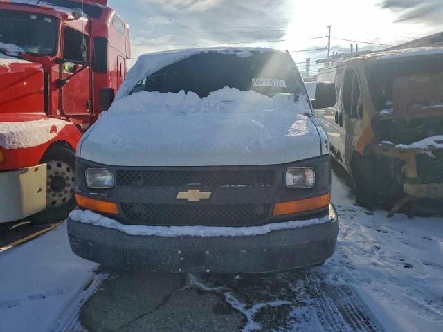 Chevrolet Express Image 13