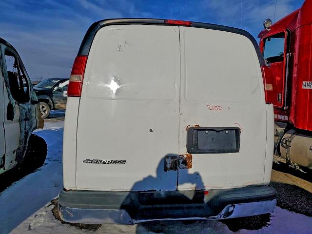 Chevrolet Express Image 4