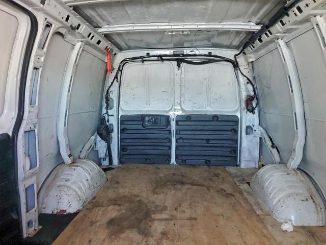 Chevrolet Express Image 12