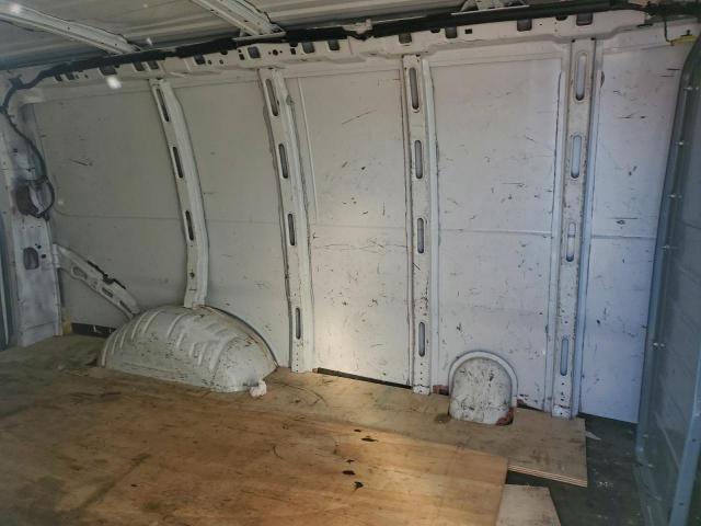 Chevrolet Express Image 5