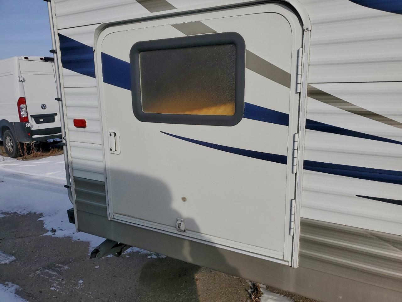 Zing Trailer Image 10