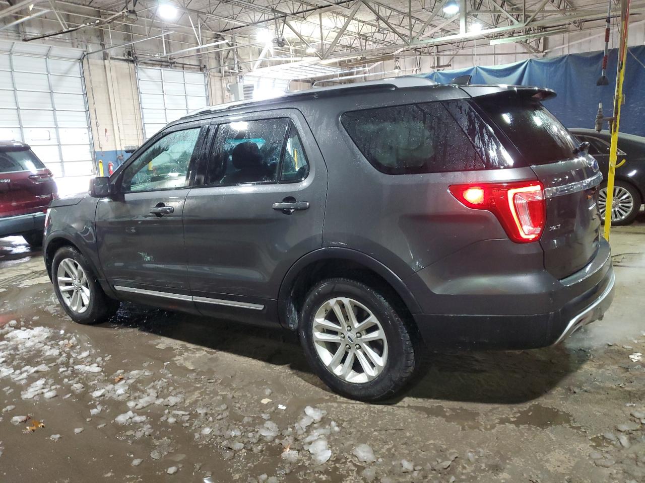 Ford Explorer Xlt Image 2