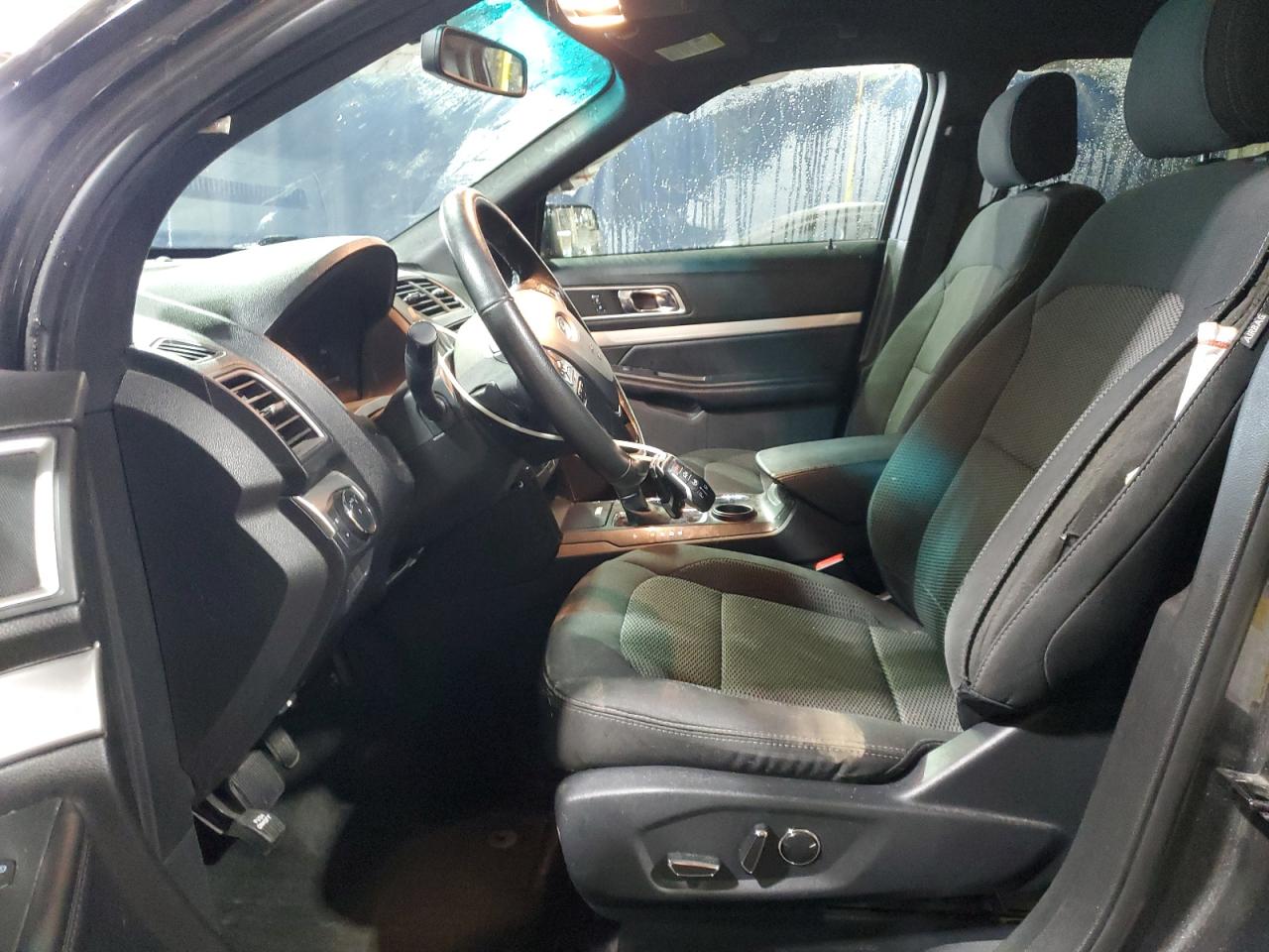 Ford Explorer Xlt Image 9