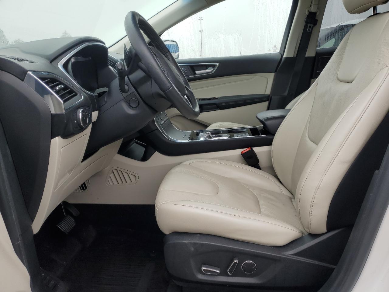 Ford Edge Titanium Image 9