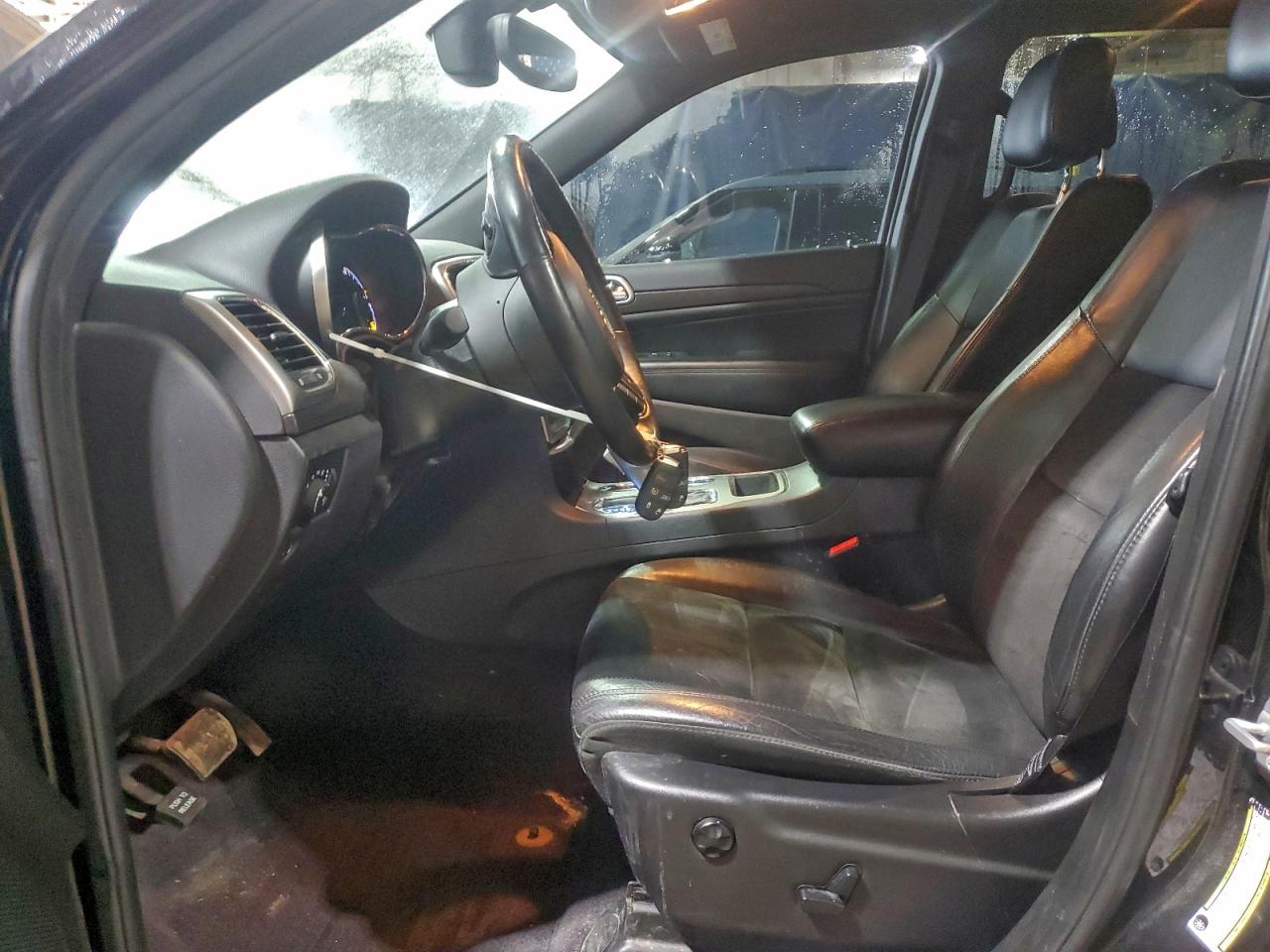 Jeep Grand Cherokee Laredo Image 2