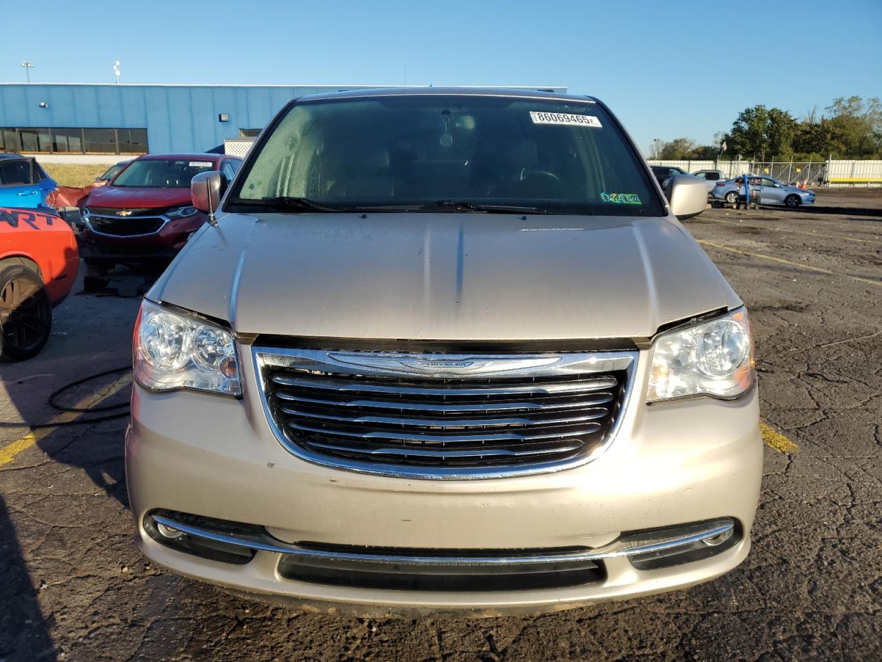 Chrysler Minivan Touring Image 3