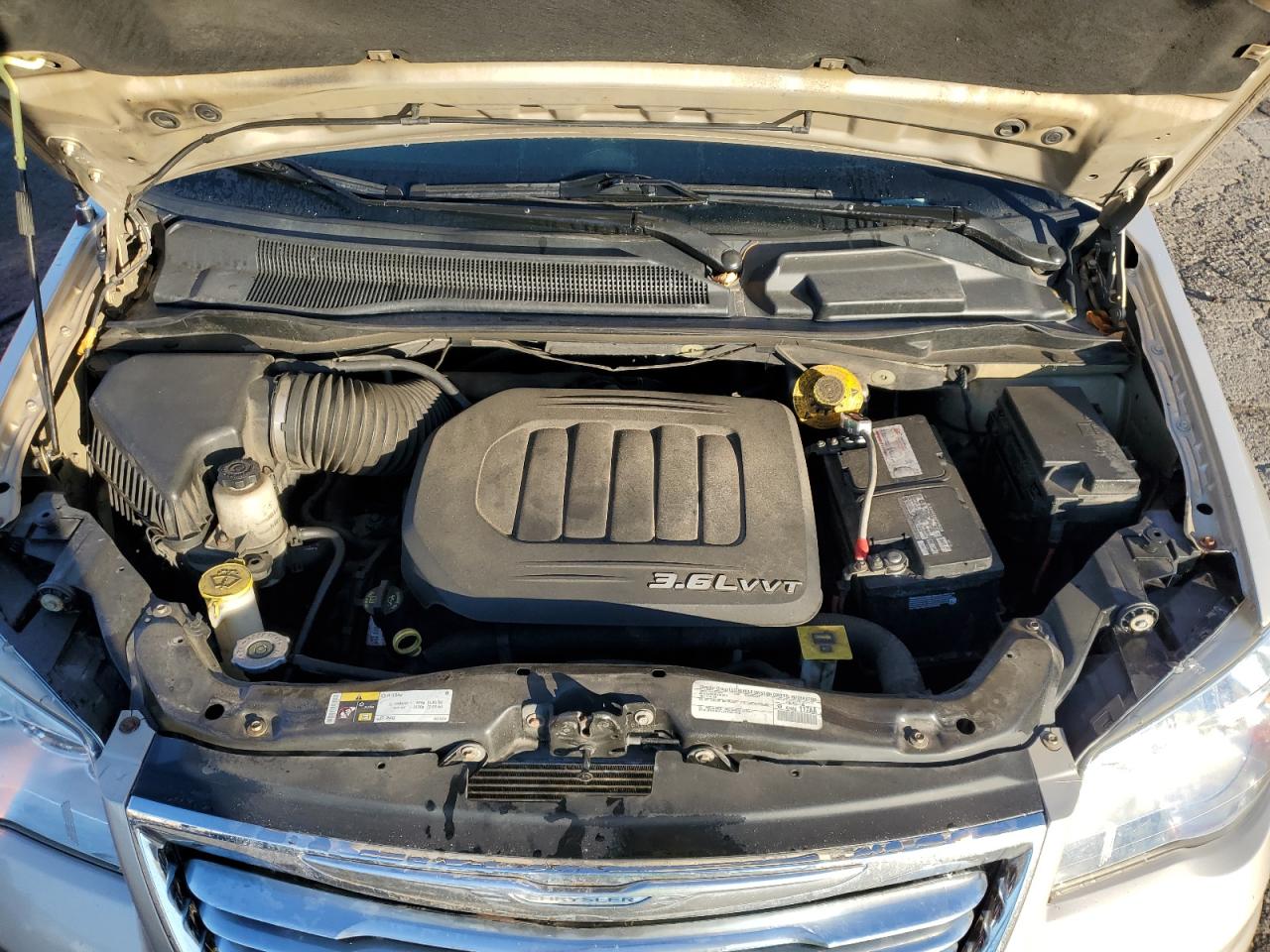 Chrysler Minivan Touring Image 7