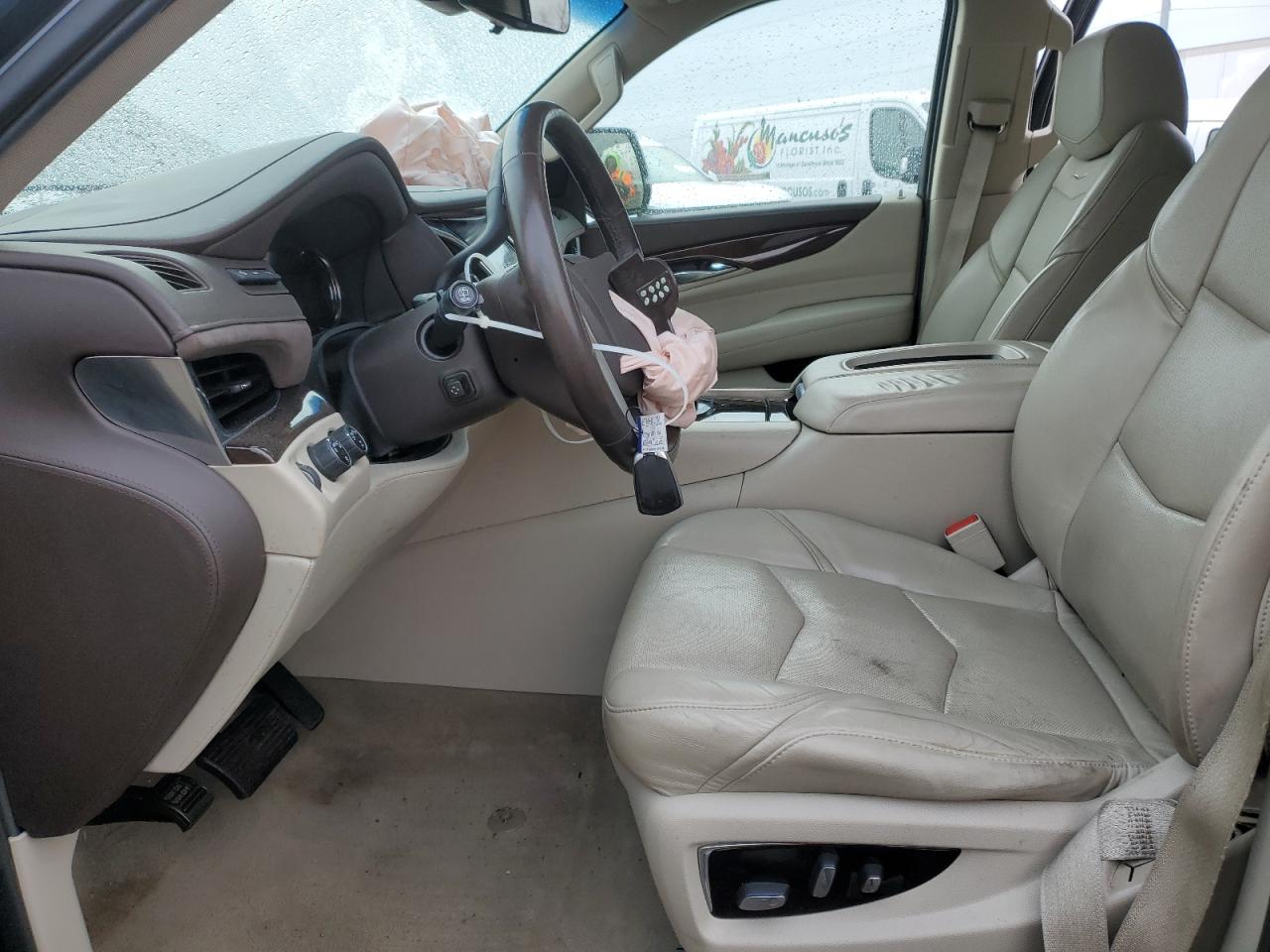 Cadillac Escalade Luxury Image 6