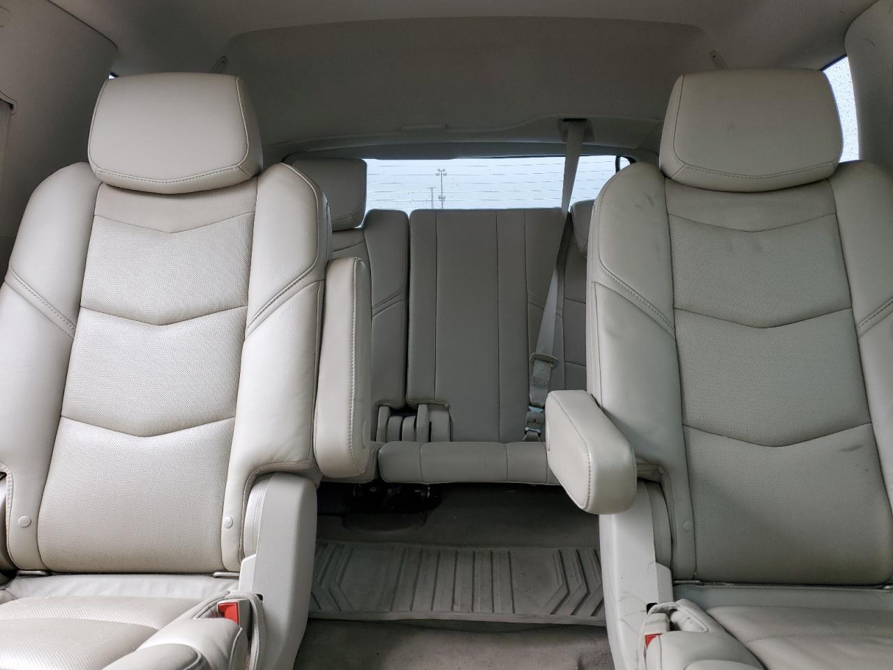 Cadillac Escalade Luxury Image 9