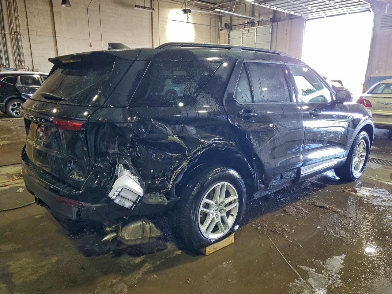 Ford Explorer Active Image 10