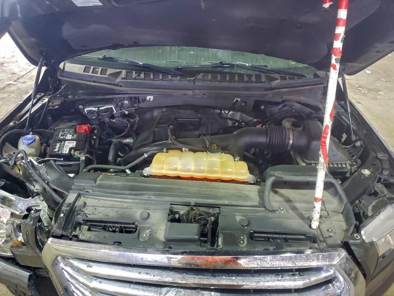 Ford F-150 Supercrew Image 6