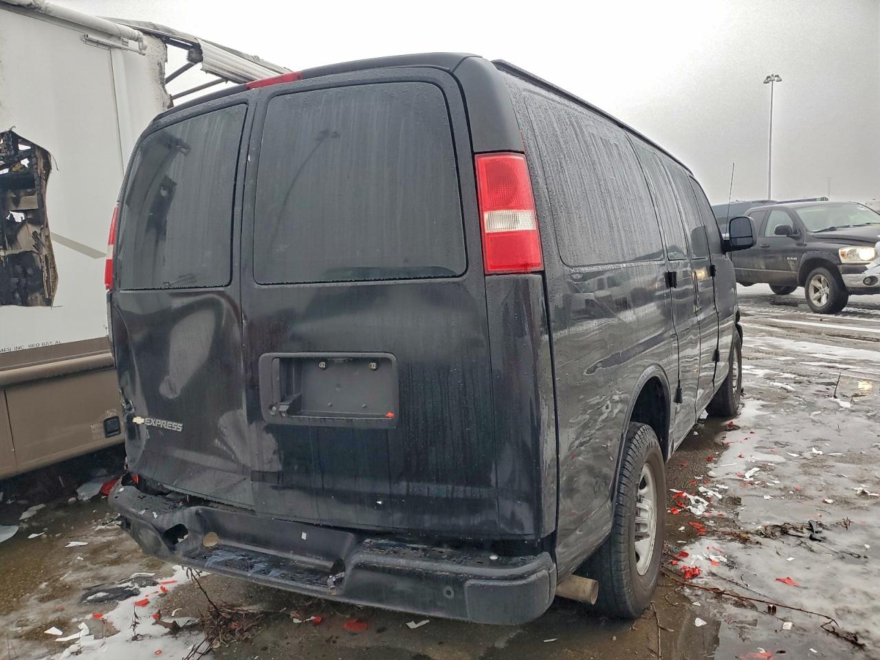 Chevrolet Express Image 2