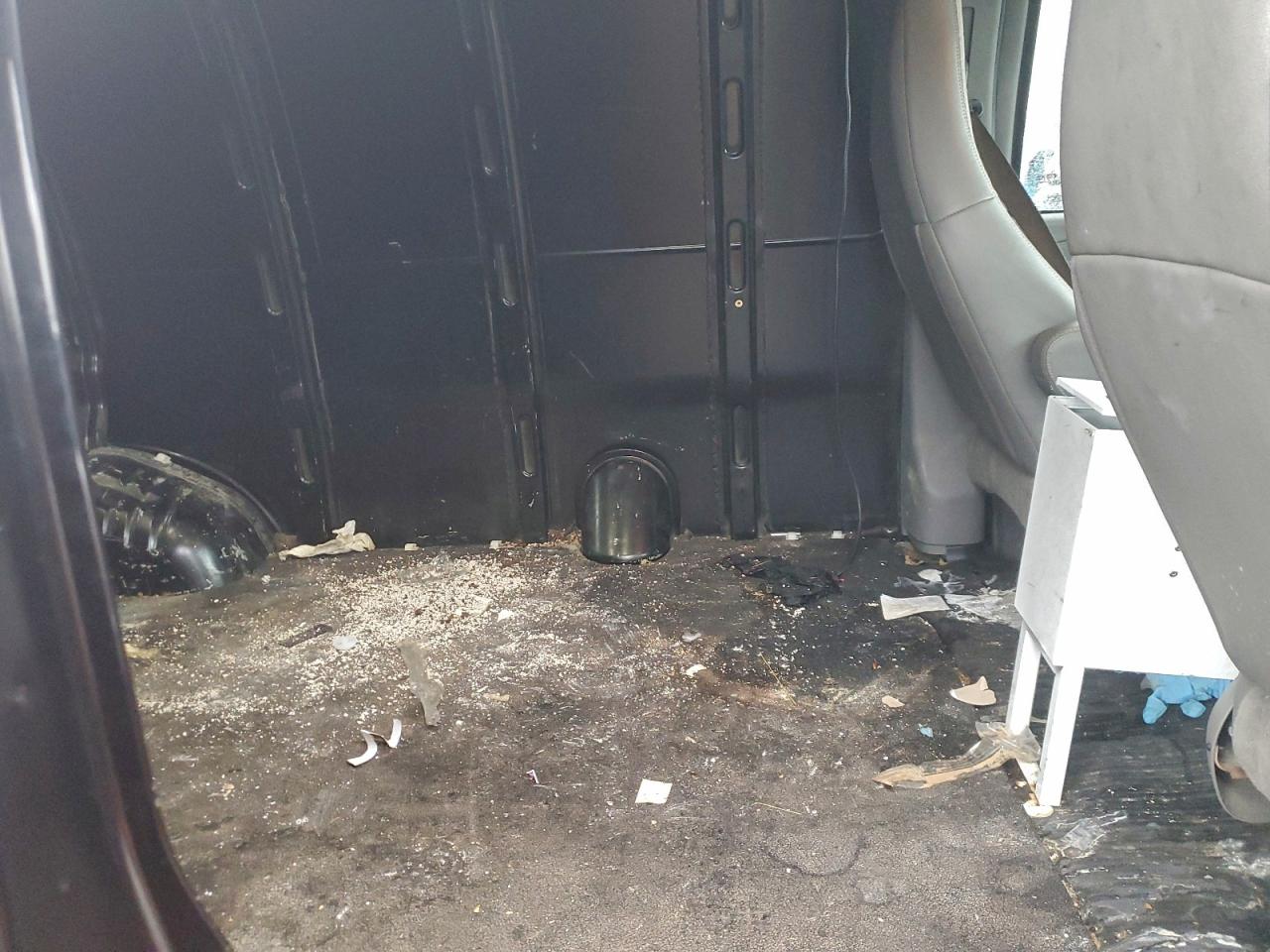 Chevrolet Express Image 7