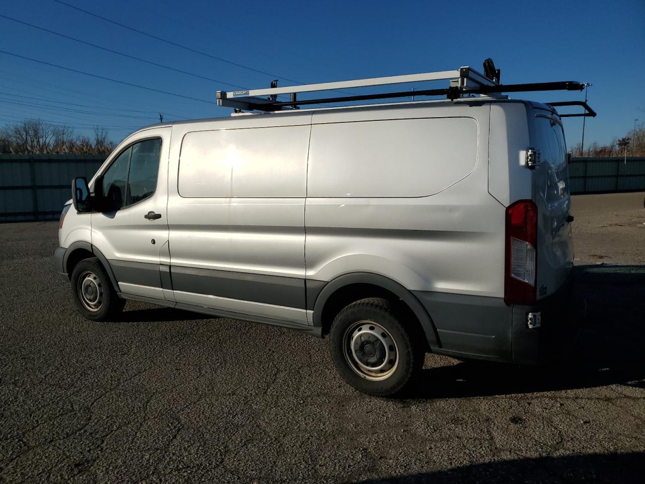 Ford Transit T-250 Image 4