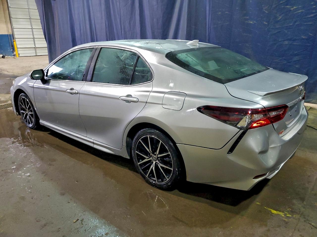 Toyota Camry Se Image 8