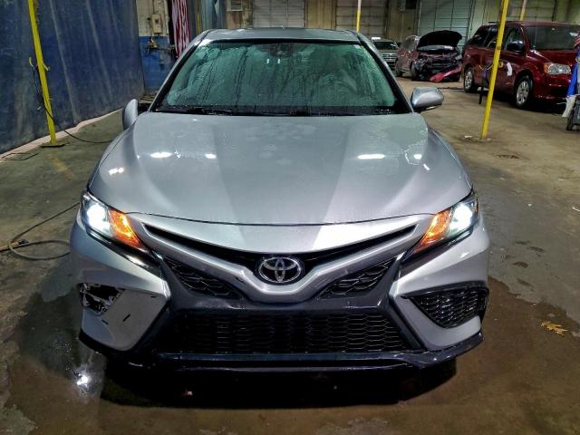 Toyota Camry Se Image 3