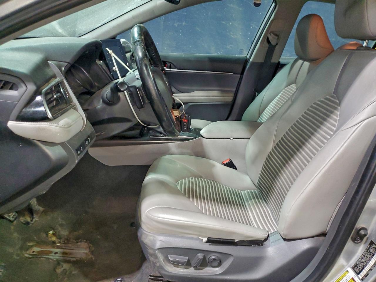 Toyota Camry Se Image 5