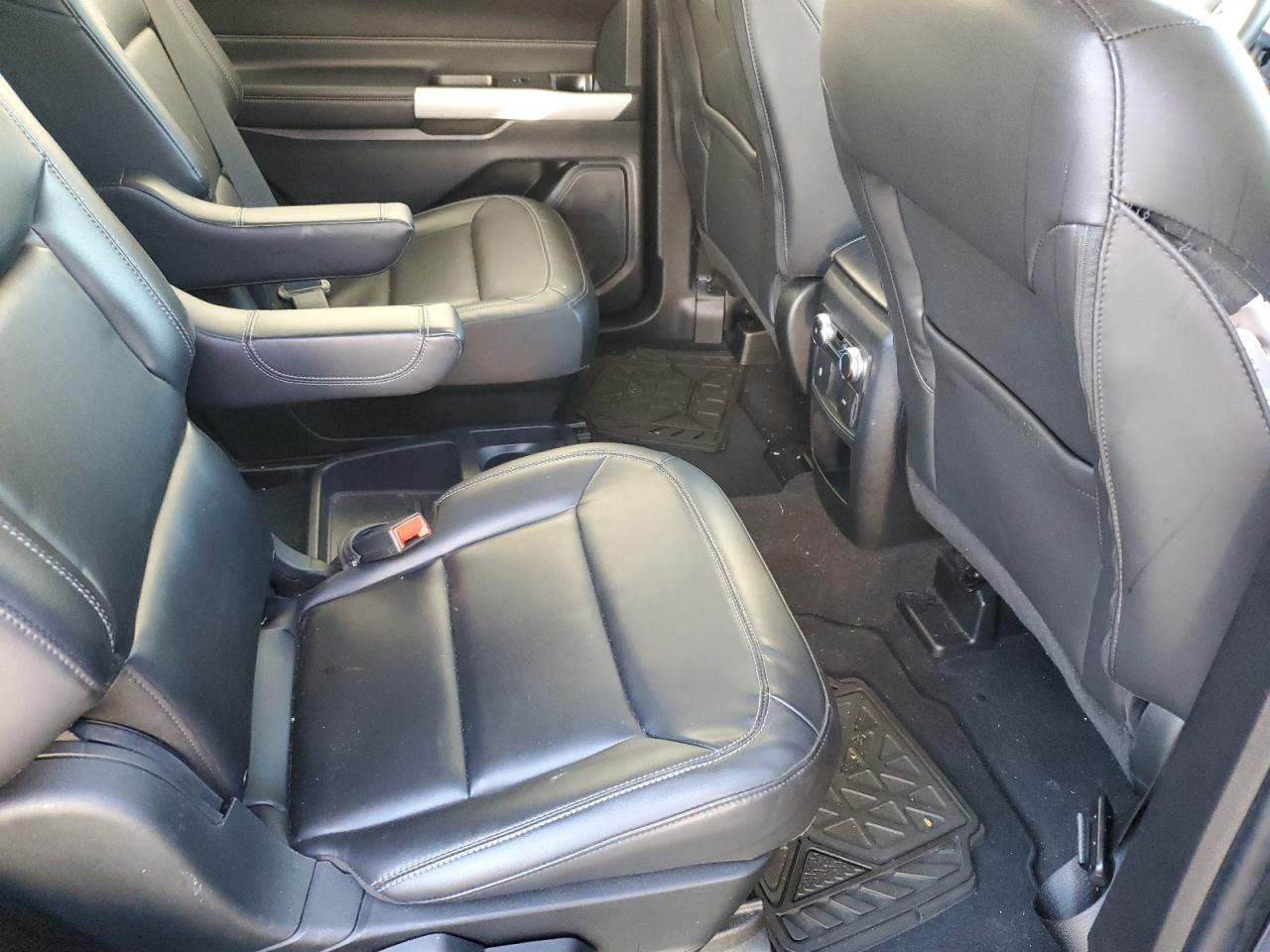 Ford Explorer Xlt Image 13