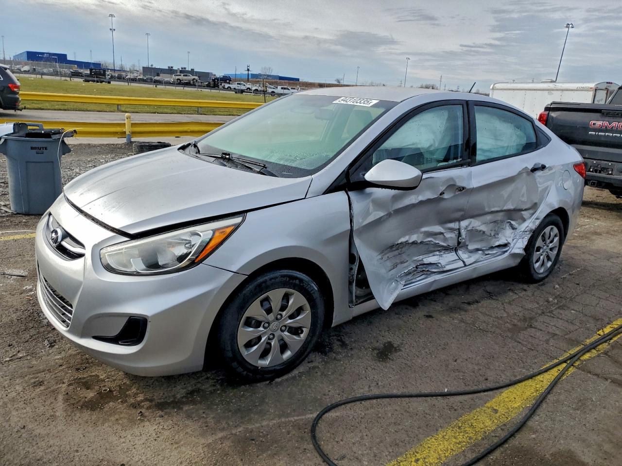 Hyundai ACCENT Se Image 1