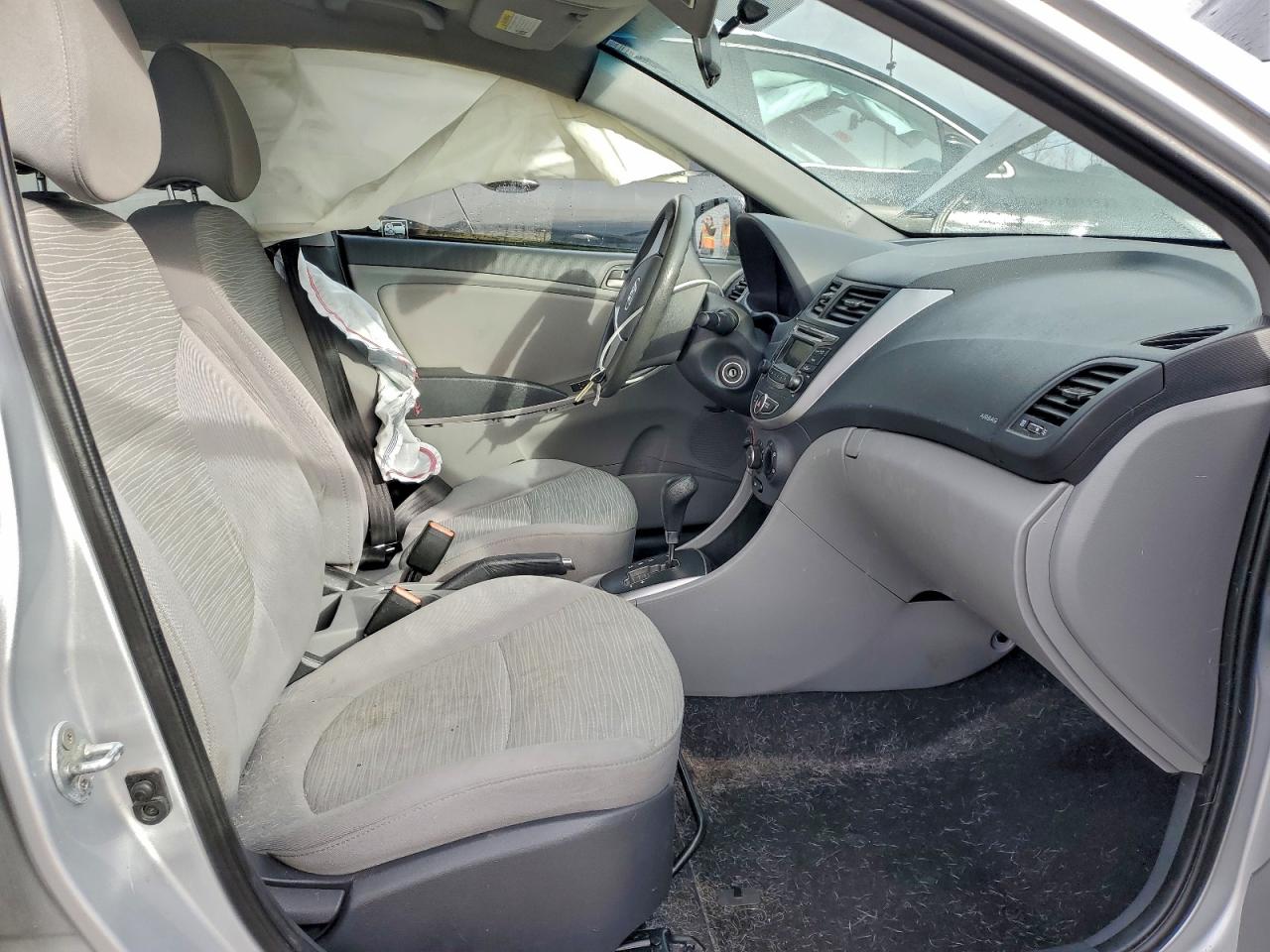 Hyundai ACCENT Se Image 6