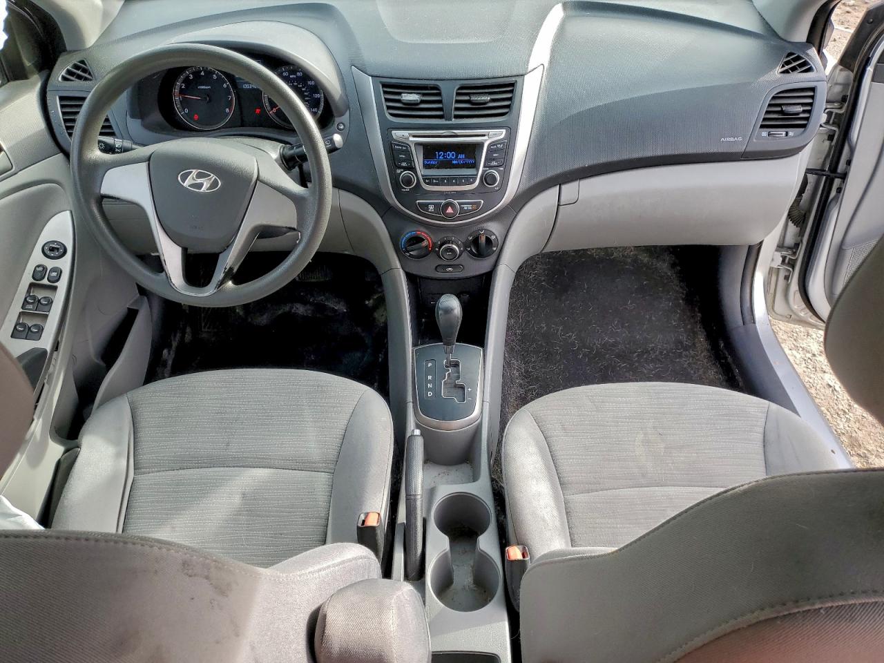 Hyundai ACCENT Se Image 4
