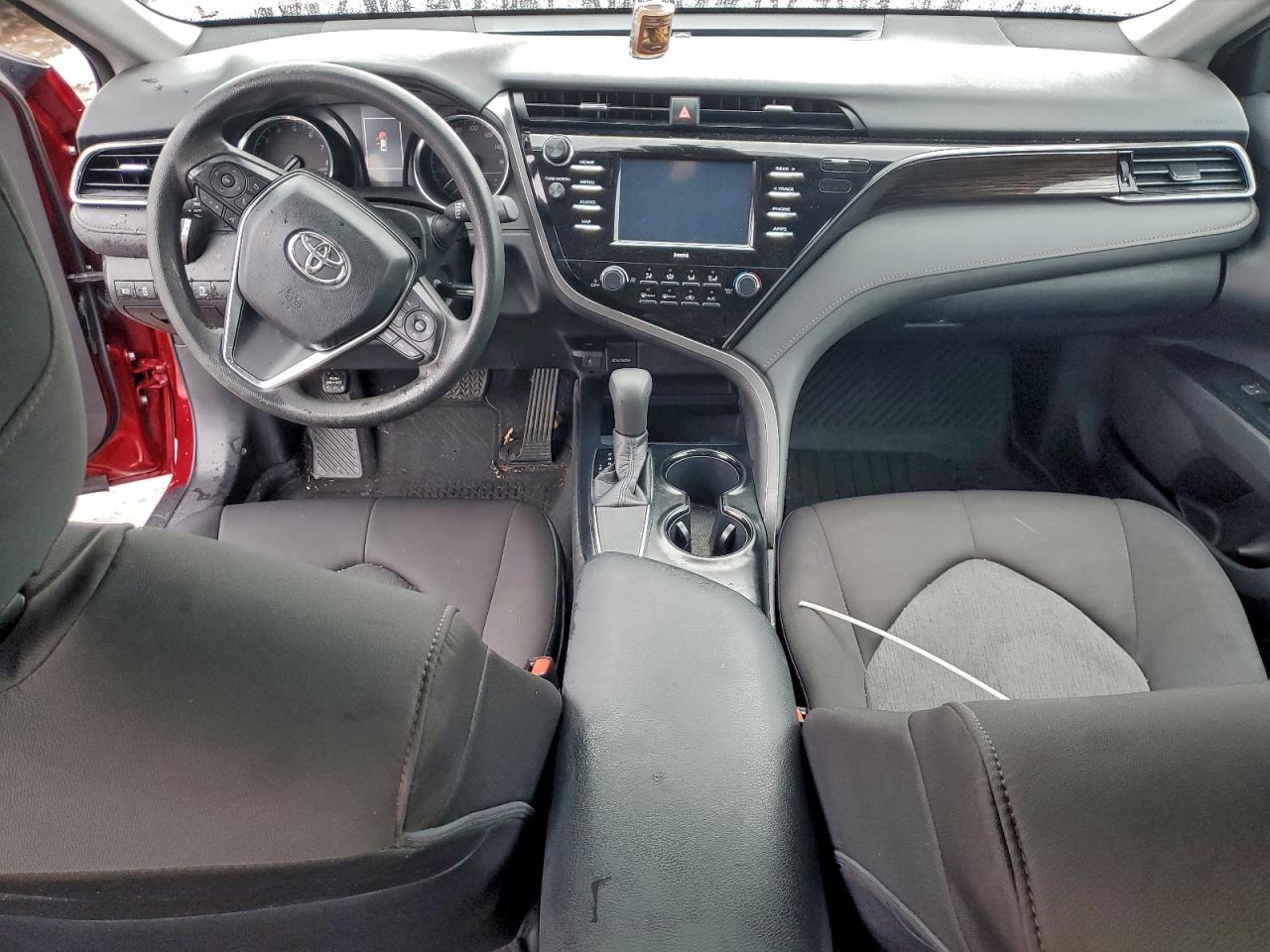 Toyota Camry Le Image 10