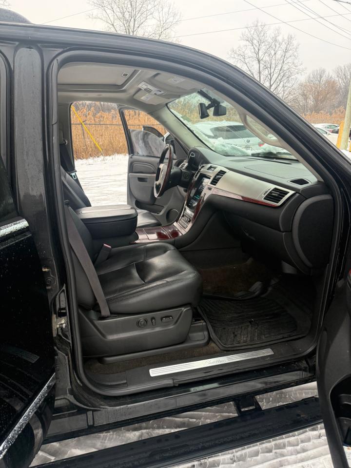 Cadillac Escalade Premium Image 5
