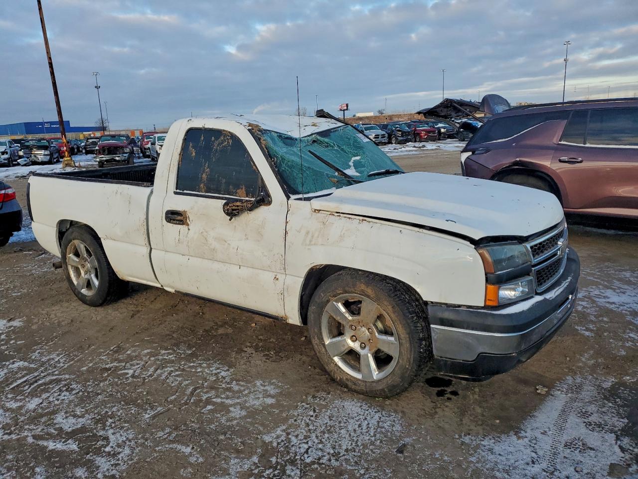 Chevrolet Silverado C1500 Image 2