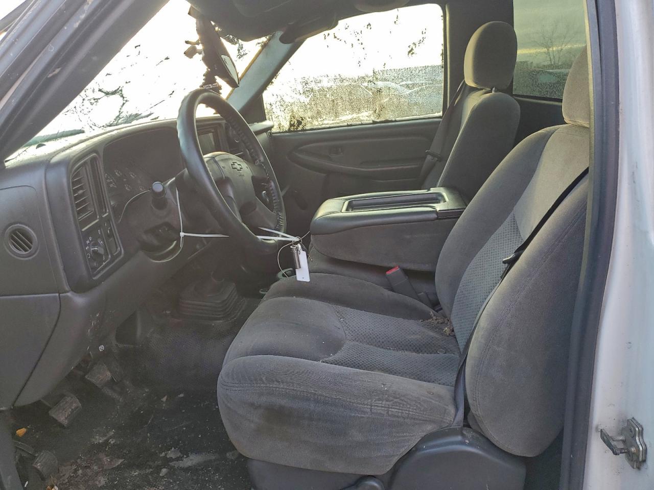 Chevrolet Silverado C1500 Image 4