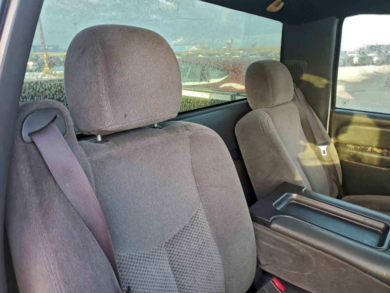 Chevrolet Silverado C1500 Image 12