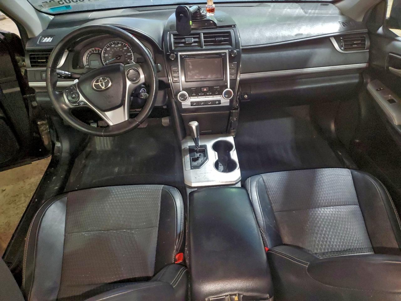 Toyota Camry L Image 10