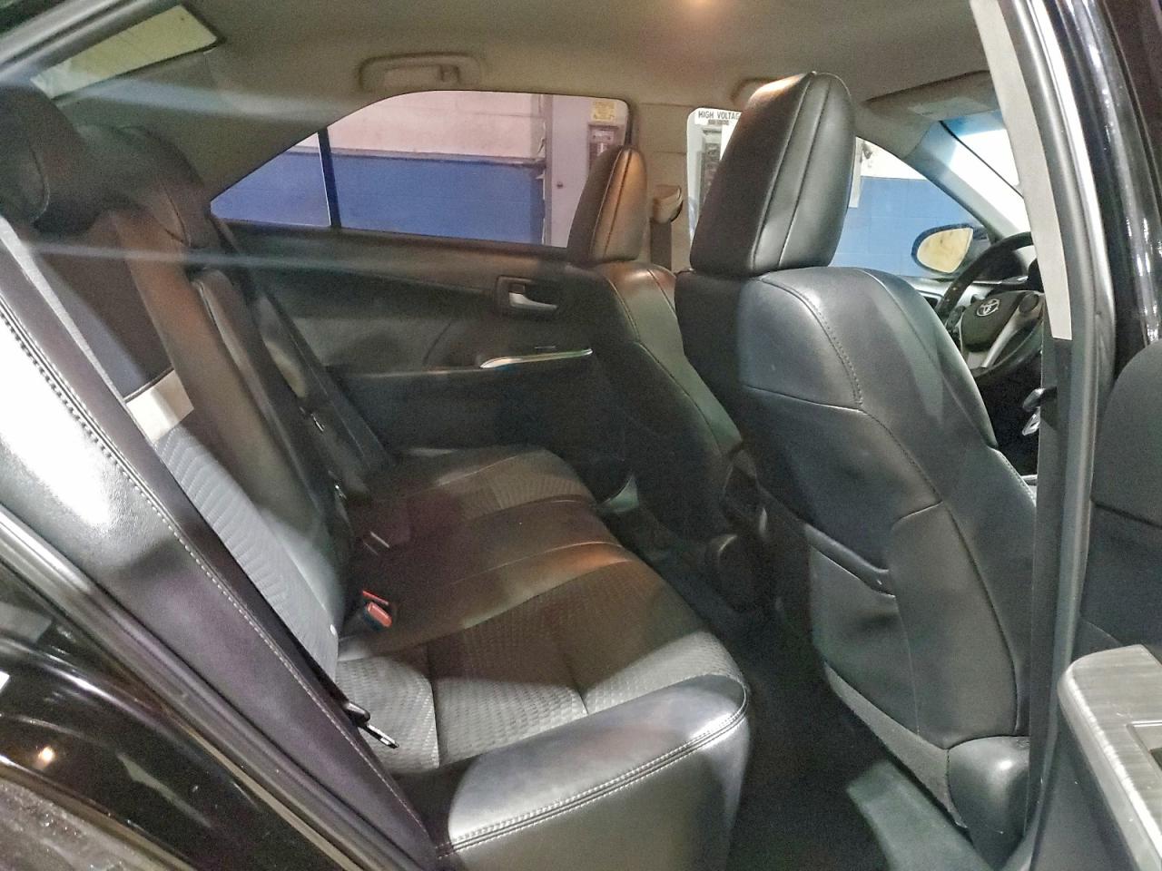 Toyota Camry L Image 11