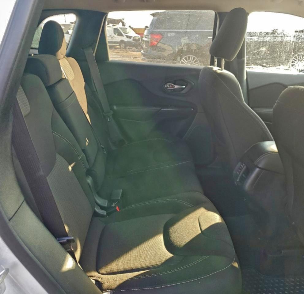 Jeep Grand Cherokee Latitude Image 12