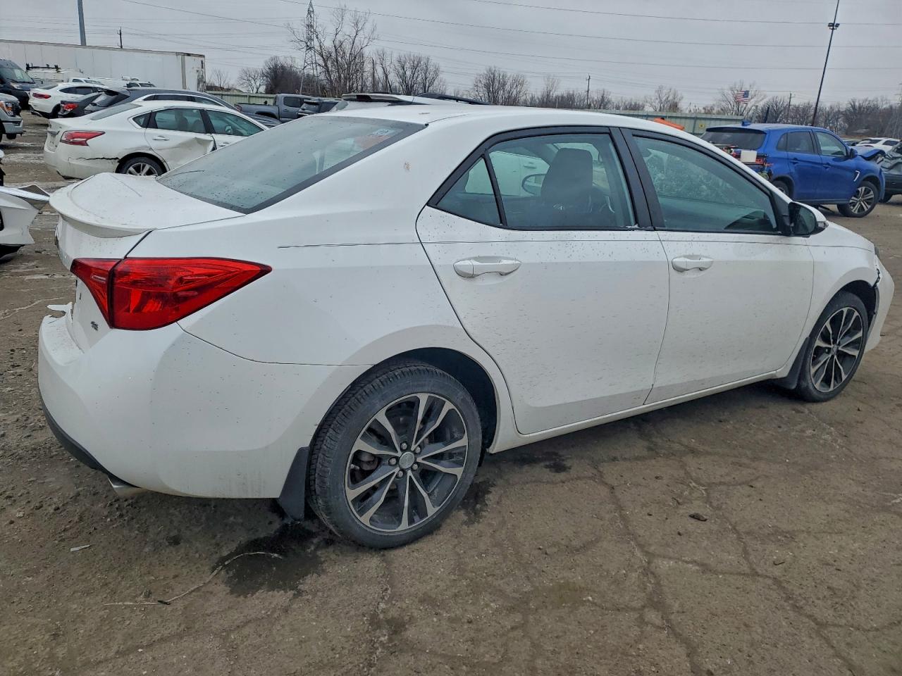 Toyota Corolla L Image 11