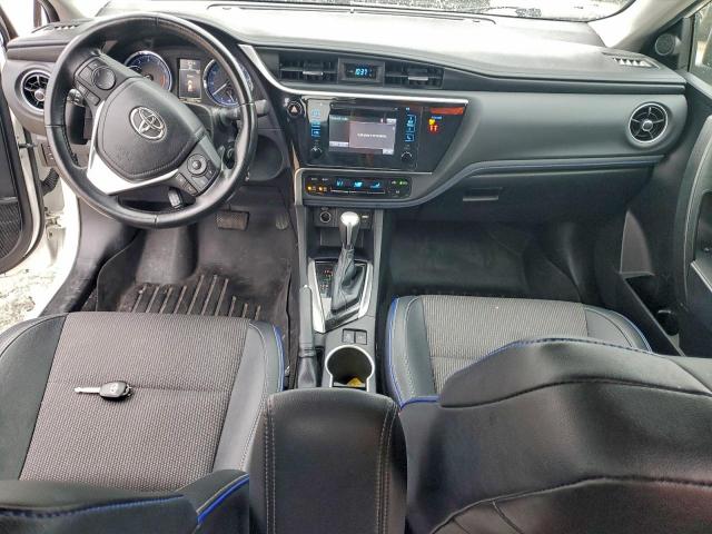 Toyota Corolla L Image 10