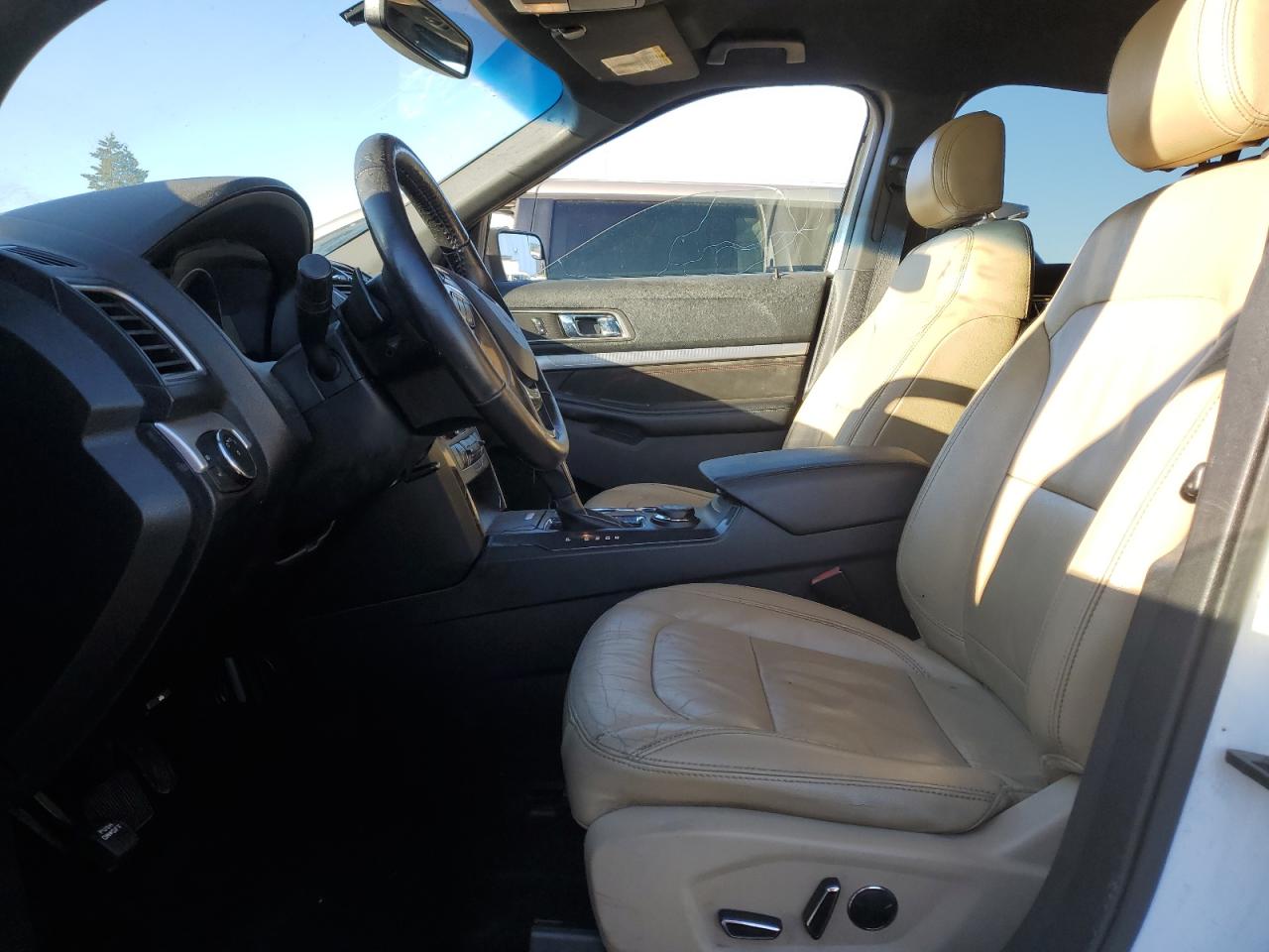 Ford Explorer Xlt Image 10