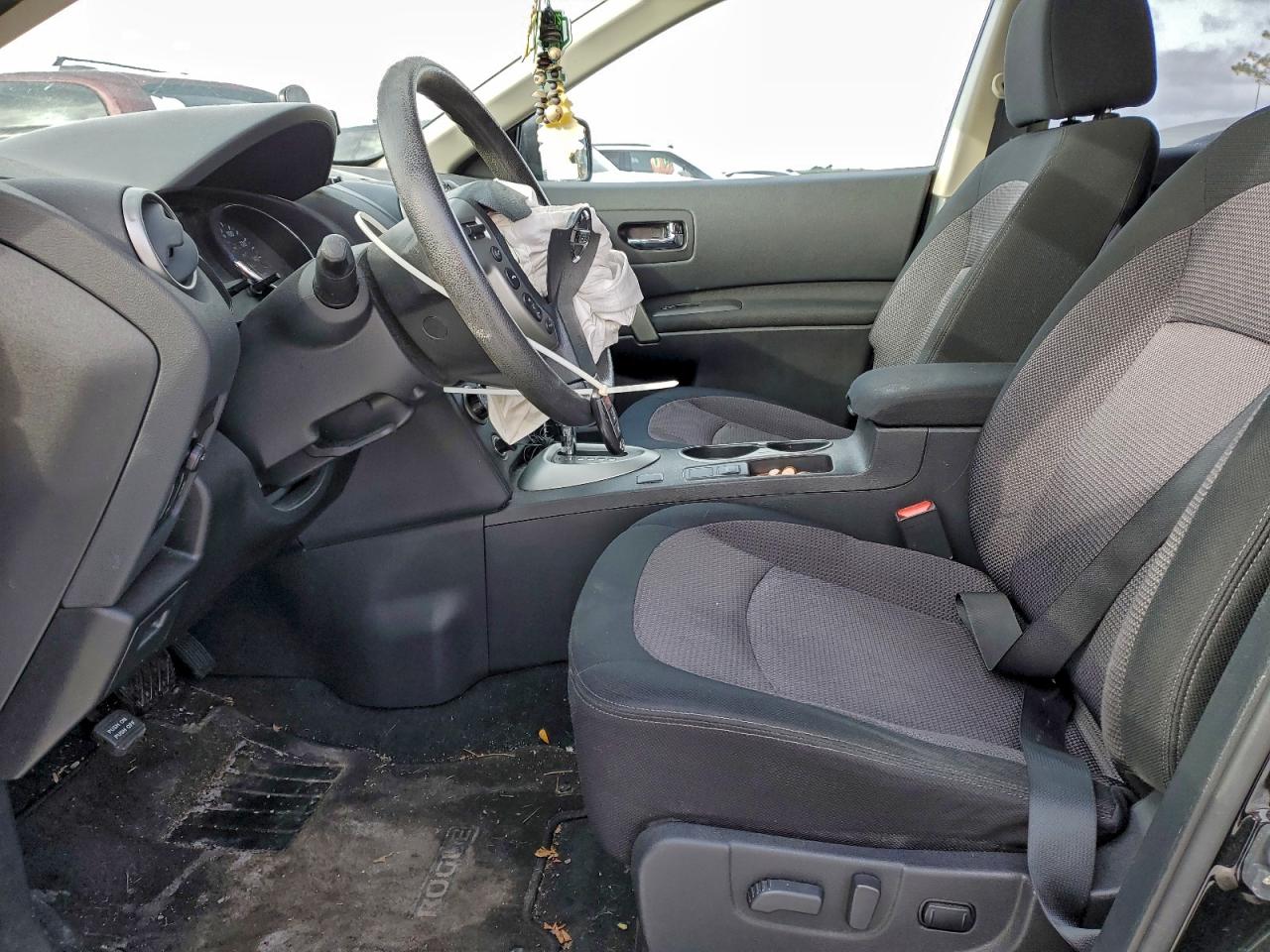 Nissan Rogue S Image 2