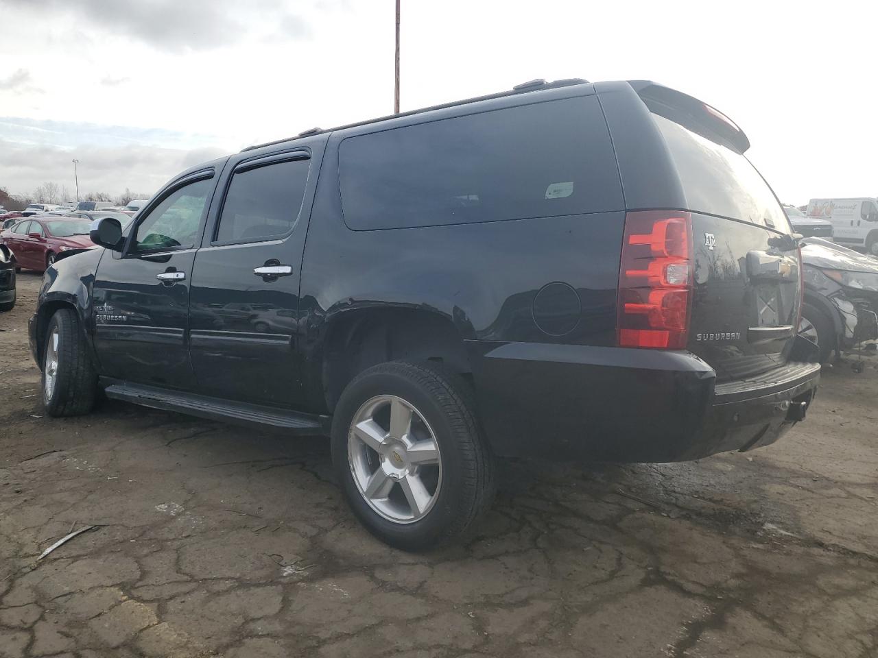 Chevrolet Suburban C1500 Ls Image 4