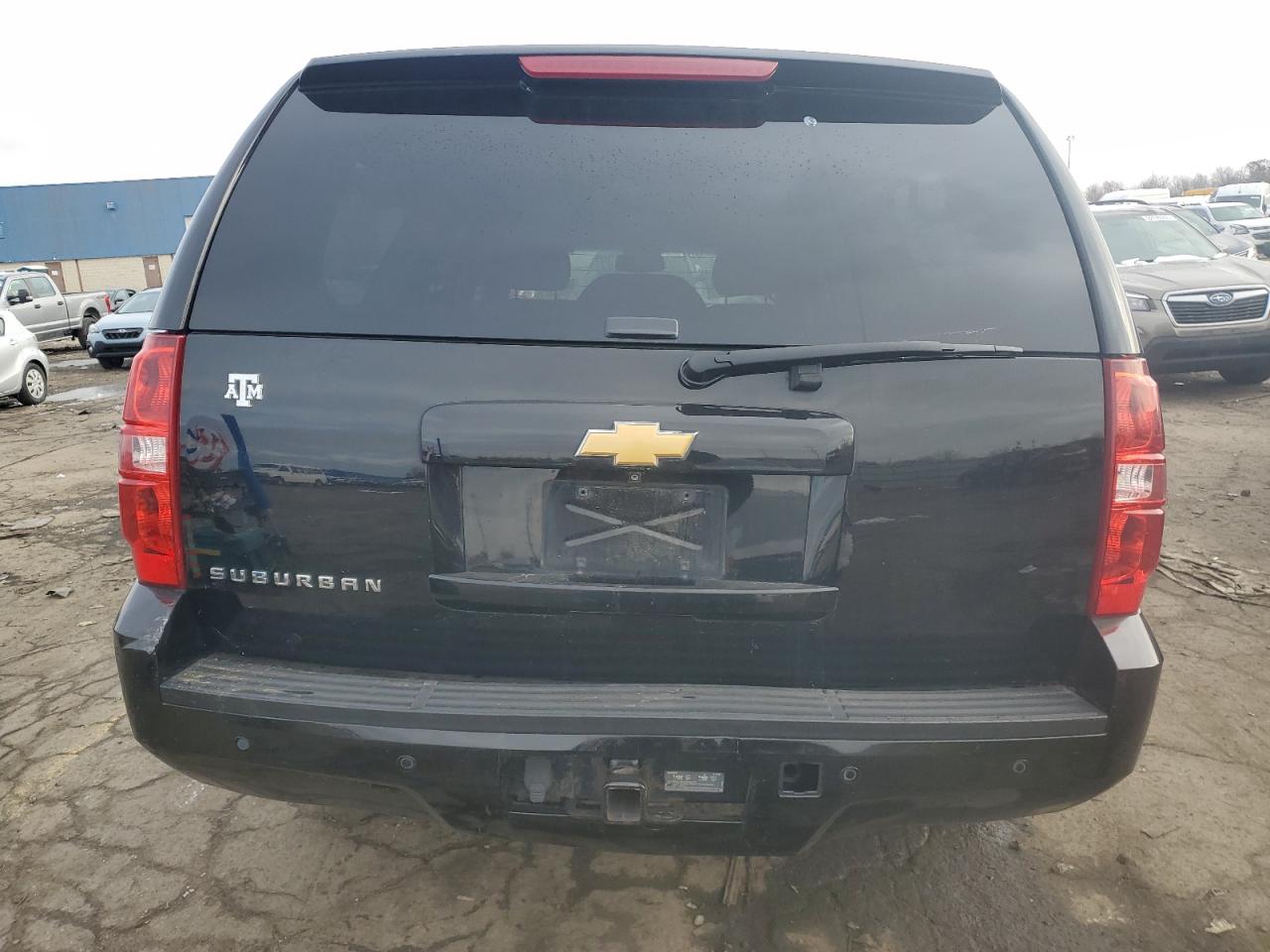 Chevrolet Suburban C1500 Ls Image 3