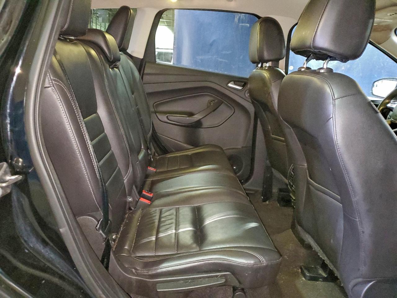 Ford Escape Titanium Image 11
