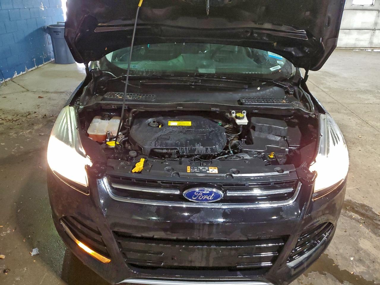 Ford Escape Titanium Image 10