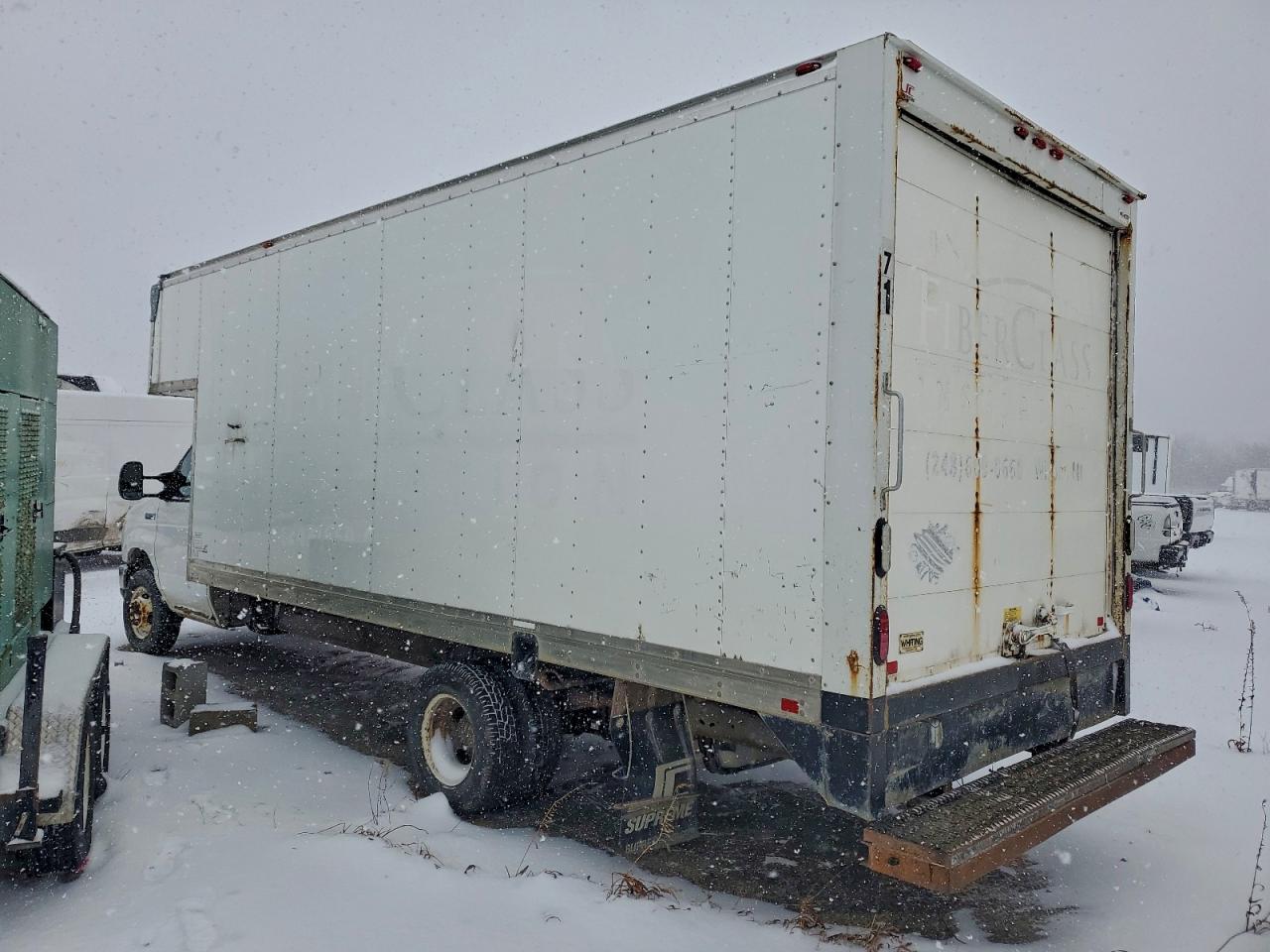 Ford E-450 E450 Super Duty Cutaway Van Image 2