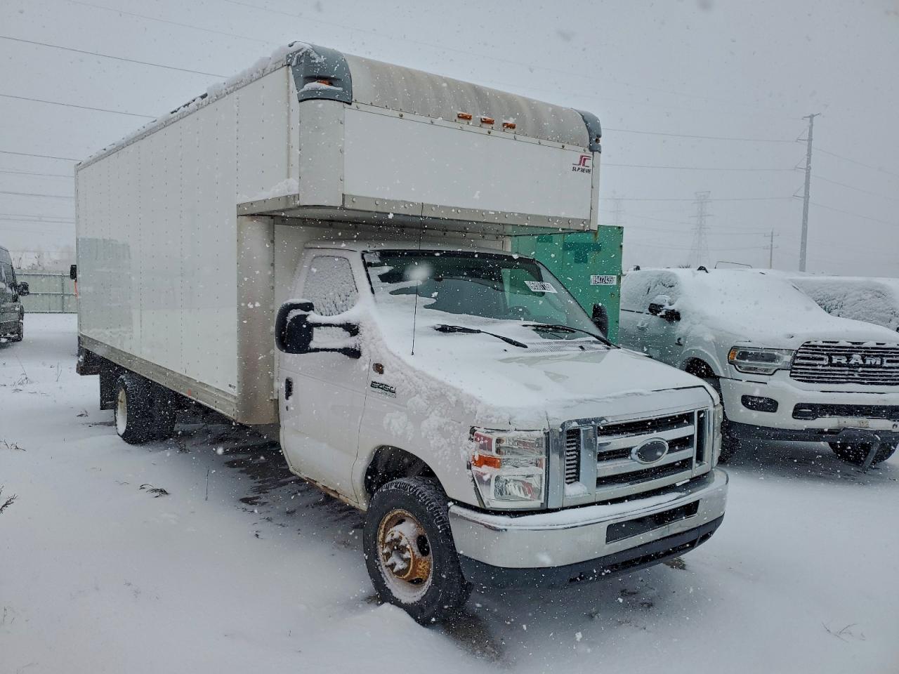 Ford E-450 E450 Super Duty Cutaway Van Image 10