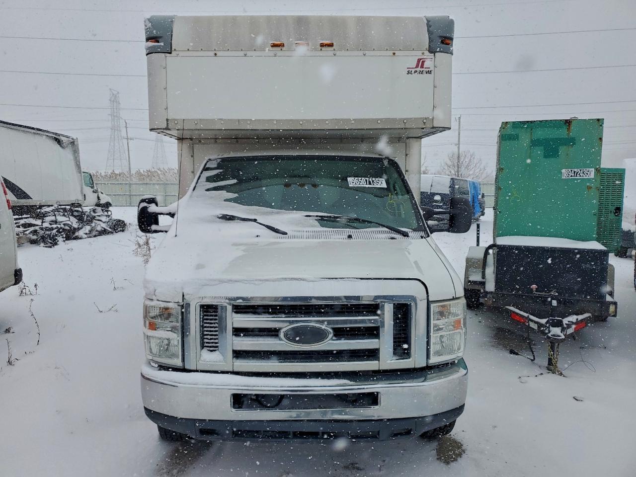 Ford E-450 E450 Super Duty Cutaway Van Image 8