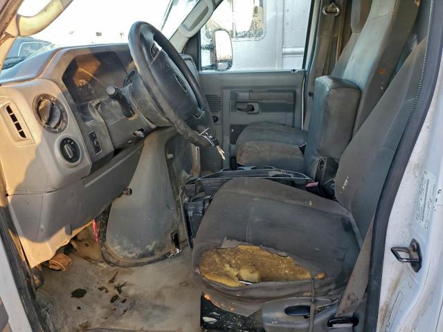 Ford E-450 E450 Super Duty Cutaway Van Image 4